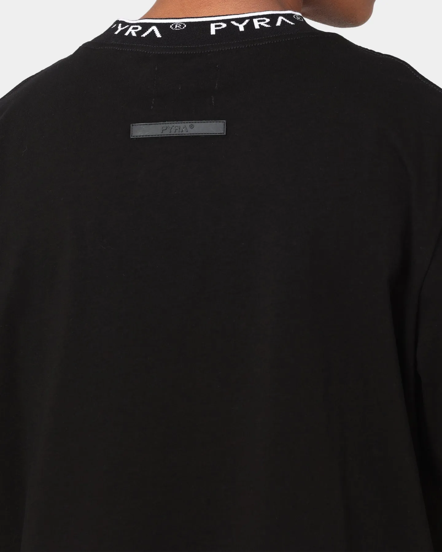 PYRA Jacquard Neck T-Shirt Black/White