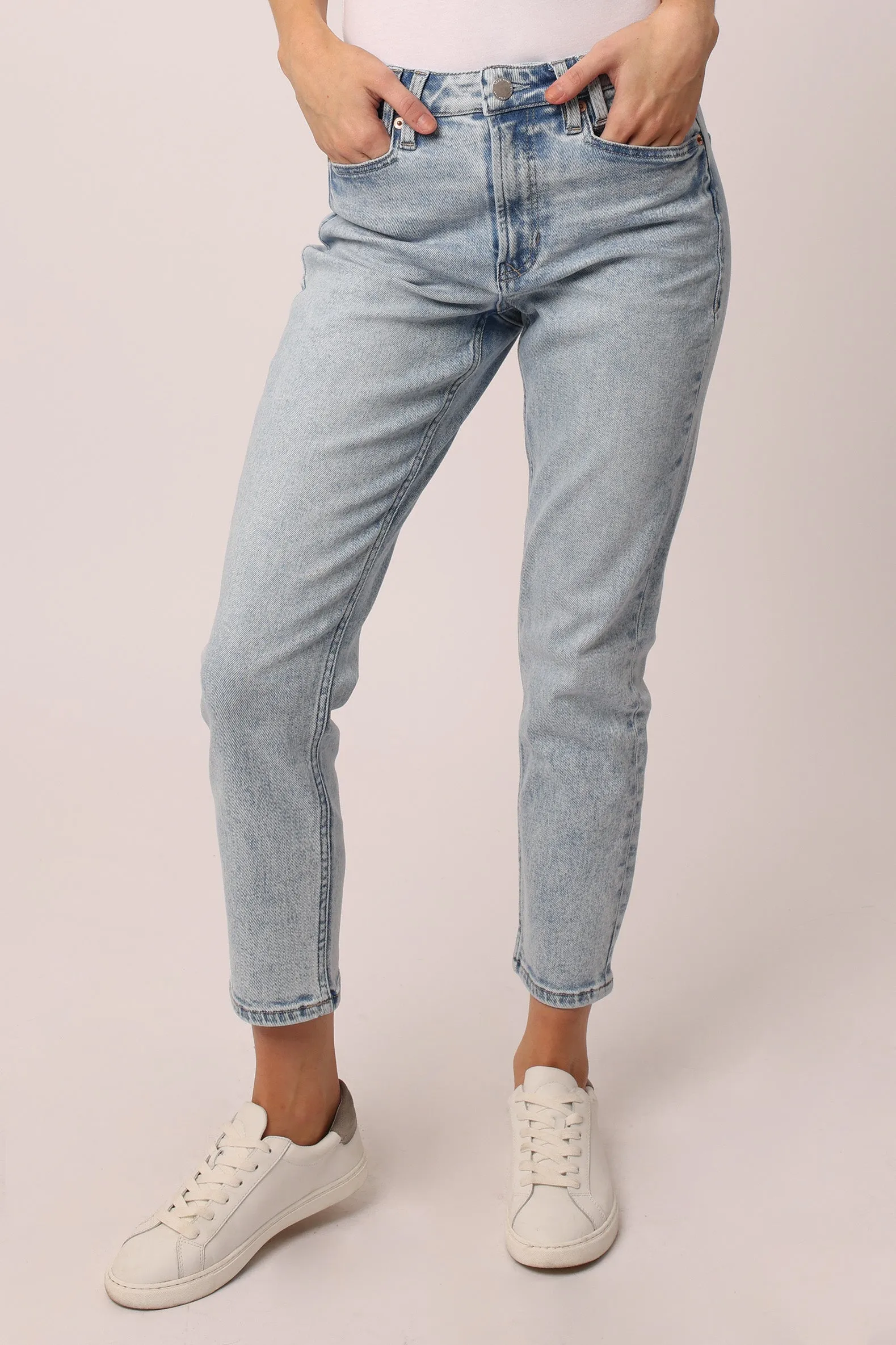 ROXIE SUPER HIGH RISE CROPPED MOM JEANS WESTMAN