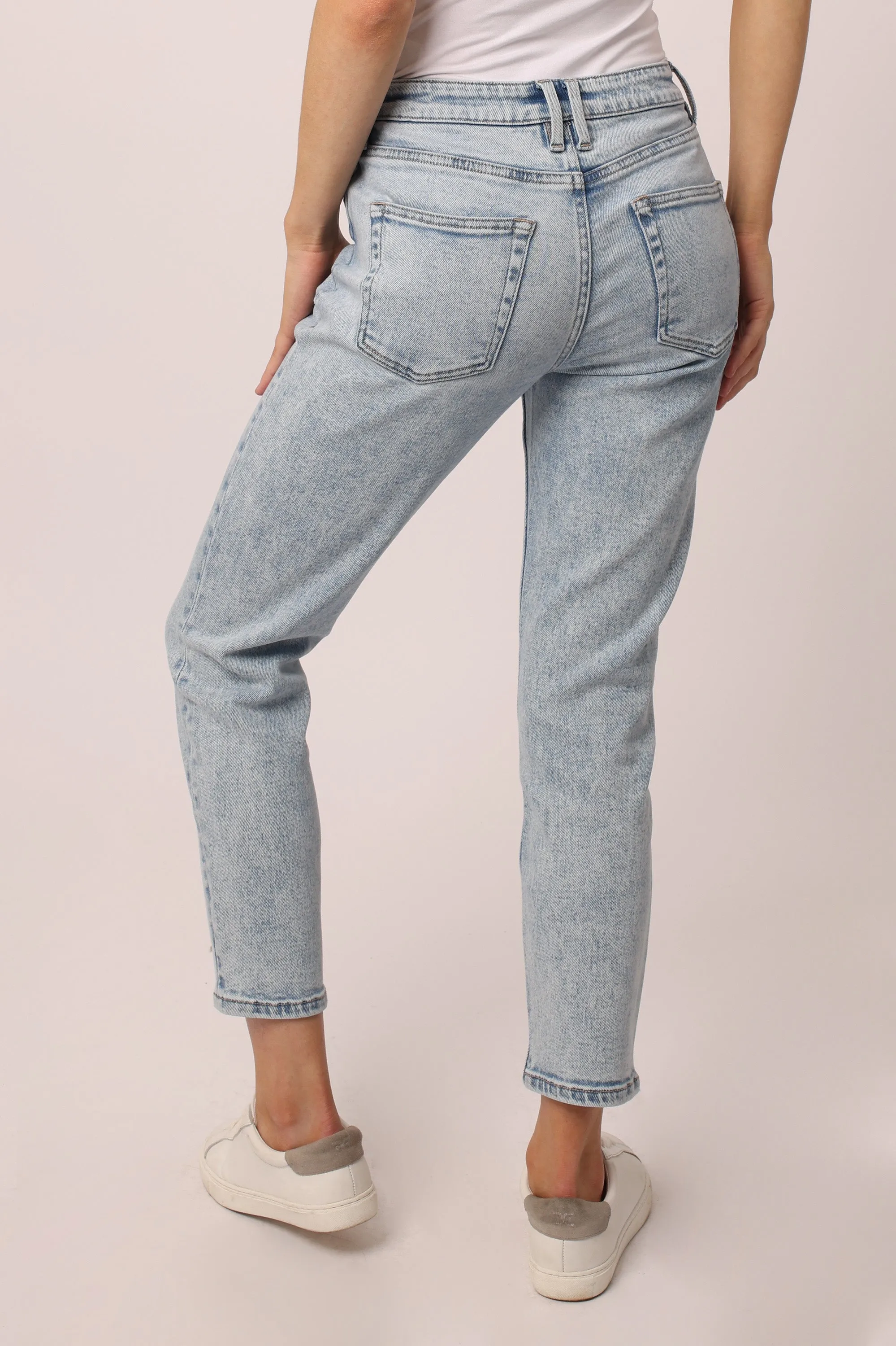 ROXIE SUPER HIGH RISE CROPPED MOM JEANS WESTMAN