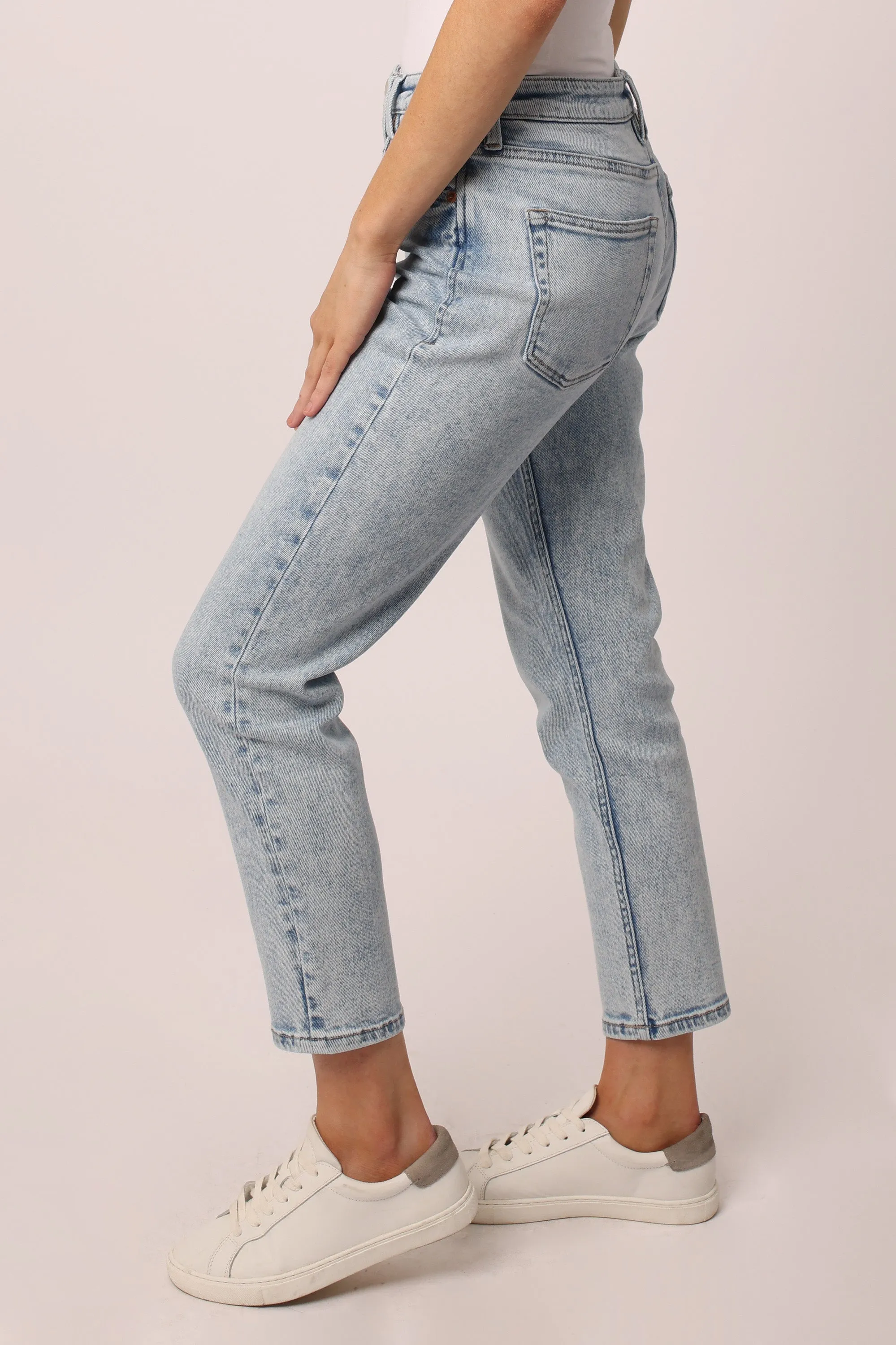 ROXIE SUPER HIGH RISE CROPPED MOM JEANS WESTMAN